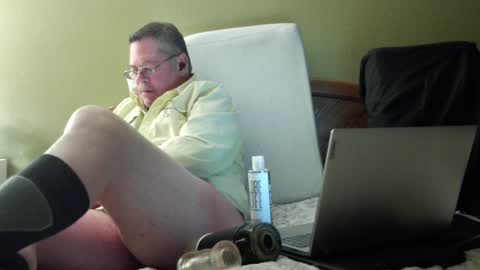 Eyeswideshut63 online show from December 19, 8:56 am