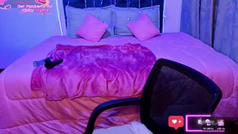 eymmy_24 online show from December 1, 4:43 am