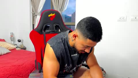 Ezzio Scolaro online show from January 7, 11:10 pm