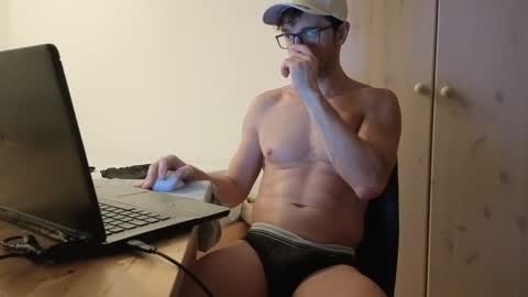 Mick online show from December 3, 9:06 pm