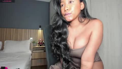 Thianna online show from April 18, 9:00 am