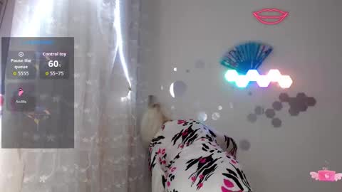 Snapshot of fairyjewell chatting on October 7, 2:35 pm Jewell online show from October 7, 2:35 pm