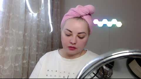 Snapshot of fairyjewell chatting on December 2, 5:43 pm Jewell online show from December 2, 5:43 pm