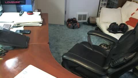 Snapshot of falconcam chatting on October 1, 10:30 pm falconcam online show from October 1, 10:30 pm