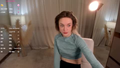 fancyamelia online show from October 22, 1:02 pm