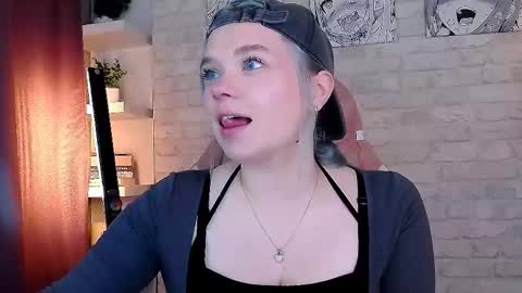 Snapshot of fancybella chatting on October 10, 1:50 pm Bella online show from October 10, 1:50 pm