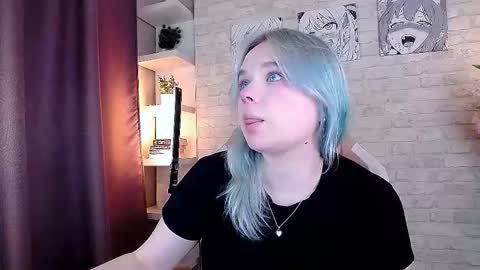 Snapshot of fancybella chatting on October 28, 3:35 pm Bella online show from October 28, 3:35 pm