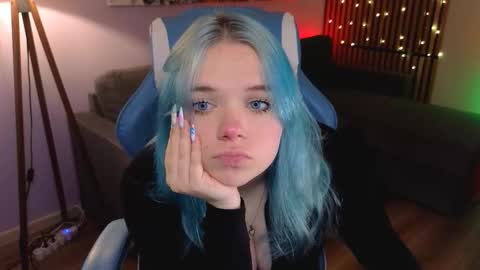 Snapshot of fancybella chatting on October 15, 2:07 pm Bella online show from October 15, 2:07 pm