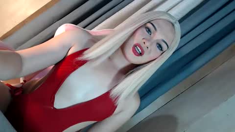 DANIELLA - DONT FORGET TO GIVE ME A THUMBSU UP online show from December 22, 1:07 pm