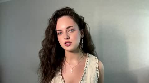 Mia online show from June 8, 3:24 pm