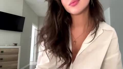 Mia online show from July 28, 12:45 pm