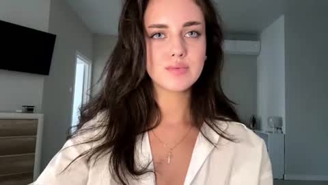 Mia online show from July 28, 3:21 pm