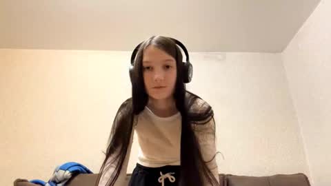 Aurora 18yo online show from October 28, 8:37 am