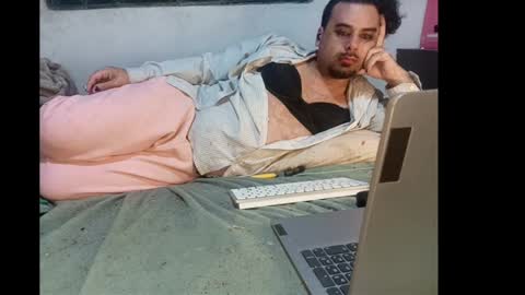 Faux Feitico online show from May 3, 2:28 am