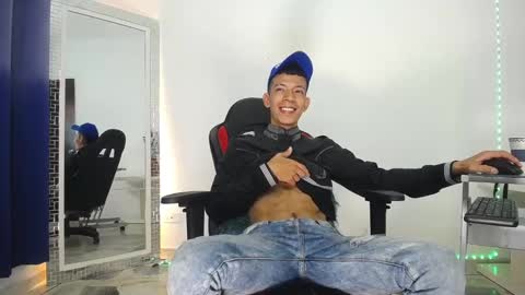 Favel Gomez online show from January 3, 1:02 pm