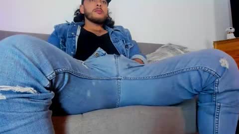 favid95 online show from December 5, 7:22 pm