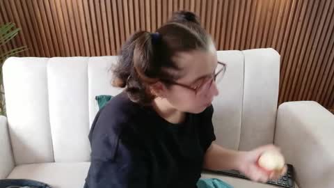 Feelena online show from December 13, 7:53 pm