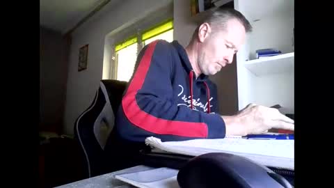 Max online show from December 1, 12:36 pm