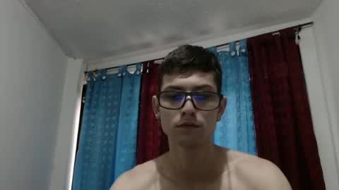 Snapshot of felipe227 chatting on February 21, 9:22 pm jhonatan felipe online show from February 21, 9:22 pm