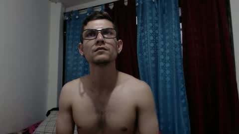 Snapshot of felipe227 chatting on February 7, 11:03 pm jhonatan felipe online show from February 7, 11:03 pm