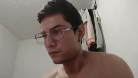 Snapshot of felipe227 chatting on September 19, 9:18 pm jhonatan felipe online show from September 19, 9:18 pm