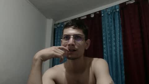 Snapshot of felipe227 chatting on March 10, 11:06 pm jhonatan felipe online show from March 10, 11:06 pm