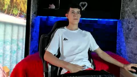 felipe fiire online show from May 19, 9:33 pm