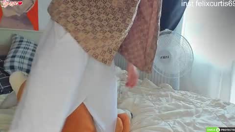 felixcurt online show from August 5, 9:50 am