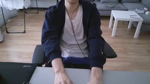 felixsagg online show from December 9, 9:49 am