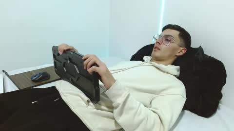 FeniXtream online show from January 4, 5:58 pm