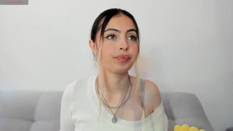 fernanda  online show from April 14, 4:21 pm