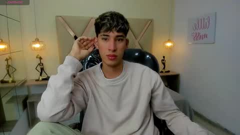 FER PHOENIX online show from February 19, 3:38 am