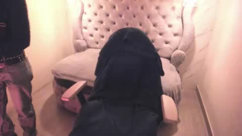   online show from February 3, 12:09 pm