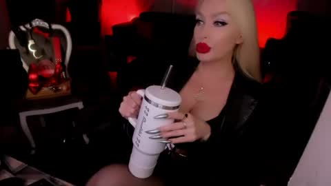 AlfaFemale online show from July 31, 6:09 pm