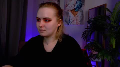 Fiona online show from March 8, 2:04 am