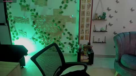     online show from April 8, 3:31 am