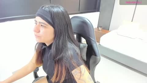 F I O R E L L A  online show from October 22, 7:15 pm