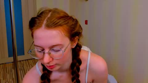 fire_luna online show from November 17, 6:49 am