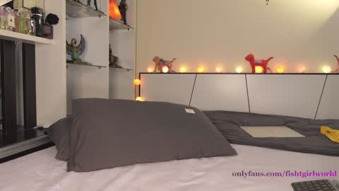 Tia online show from February 8, 3:31 pm