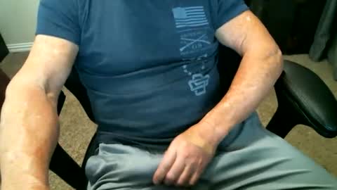 fitguy40 online show from February 23, 9:39 pm