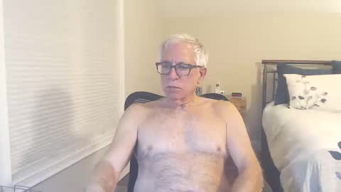 Snapshot of fitman999 chatting on January 8, 5:48 am Jon online show from January 8, 5:48 am