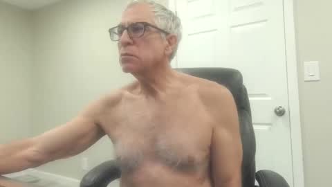 Snapshot of fitman999 chatting on January 6, 1:20 am Jon online show from January 6, 1:20 am