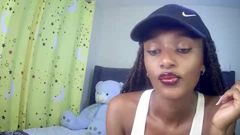 Snapshot of flirtyy_sheery chatting on October 17, 6:17 am sheery online show from October 17, 6:17 am