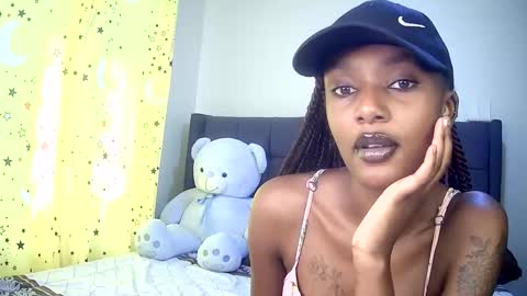 Snapshot of flirtyy_sheery chatting on September 25, 7:15 am sheery online show from September 25, 7:15 am