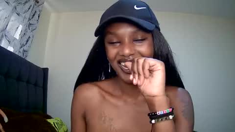 Snapshot of flirtyy_sheery chatting on January 23, 6:39 am sheery online show from January 23, 6:39 am