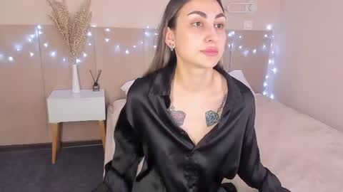 fly_ari online show from June 17, 8:52 am