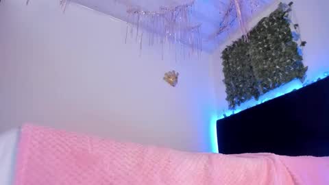 lia online show from March 18, 6:47 pm