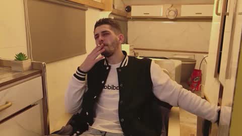 independent model online show from February 22, 5:37 pm