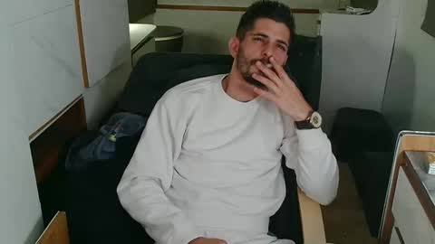 independent model online show from November 25, 7:45 pm