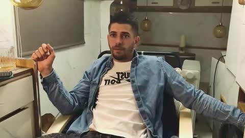 independent model online show from March 17, 7:08 pm